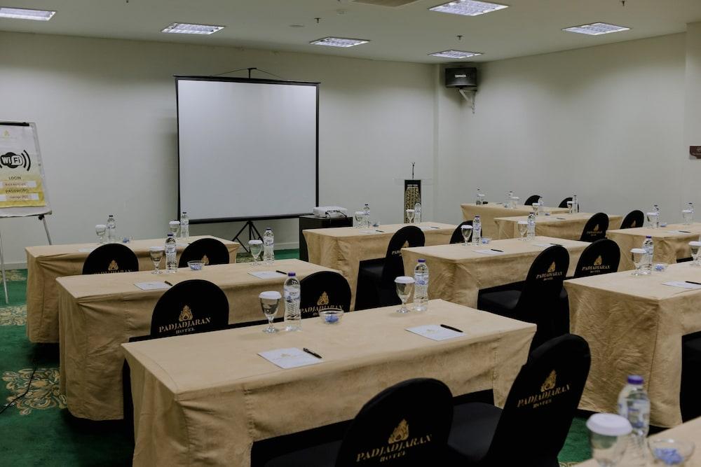 파드자드자란 호텔 보고르 외부 사진